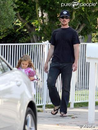 Christian Bale et sa fille Emmaline (Santa Monica, 7 juin 2009)