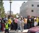 Les fans de Michael Jackson se sont pressés devant l"UCLA Medical Center de Los Angeles, où la star est décédée. 25/06/09 