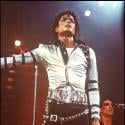 Mort de Michael Jackson : l'hypothèse médicamenteuse, la folie sur Internet et les hommages en scène...