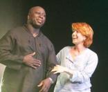 Mouss Diouf et Véronique Genest lors de son spectacle Naturellement Humain en 2009 