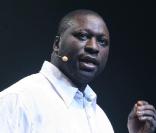 Mouss Diouf en février 2009 lors de son spectacle Naturellement Humain 