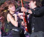 Miley Cyrus en concert : elle danse avec ses musiciens