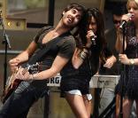 Ashley Tisdale en concert : elle danse avec ses musiciens