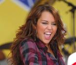 Miley Cyrus en concert : une jambe en l'air ! 