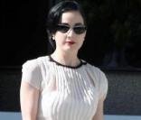 Dita Von Teese fait du shopping à Los Angeles. Juin 2009