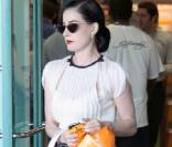 Dita Von Teese fait du shopping à Los Angeles. Juin 2009