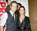 Ryan Reynolds et Sandra Bullock lors de l'avant-première de The Proposal à Londres, le 2 juillet 2009.