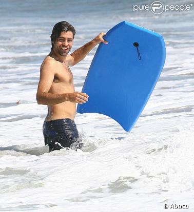 Adrian Grenier à Malibu, c'est l'éclate totale !