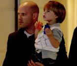 Au lendemain de son dernier concert parisien sur le Circus Tour, Britney Spears emmène ses fils Sean Preston et Jayden James visiter la Tour Eiffel
