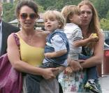 Au lendemain de son dernier concert parisien sur le Circus Tour, Britney Spears emmène ses fils Sean Preston et Jayden James visiter la Tour Eiffel