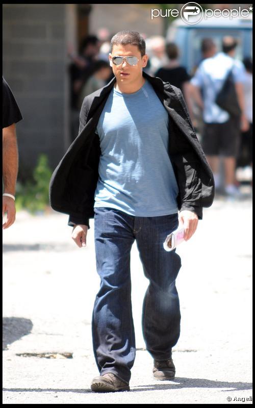 Wentworth Miller quitte le tournage de Law & Order, à New-York dans le quartier de Harlem le 9 juillet 2009.
