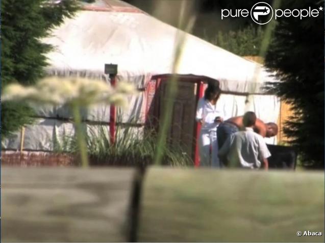 Tony Parker et Eva Longoria passent leur week-end dans une yourte. 4 et 5 juillet 2009