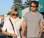David Duchovny et sa femme Téa Léoni, main dans la main à Los Angeles (12 juillet 2009)