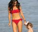 La très jolie Ali Landry, passe une journée idyllique sous le soleil californien avec sa fille Estela Ines, à Malibu, en Californie, le 11 juillet 2009 !