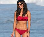 La très jolie Ali Landry, passe une journée idyllique sous le soleil californien avec sa fille Estela Ines, à Malibu, en Californie, le 11 juillet 2009 !