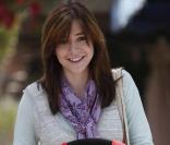 Alyson Hannigan et son mari Alexis Denisof promènent leur bébé dans les rues de Beverly Hills
