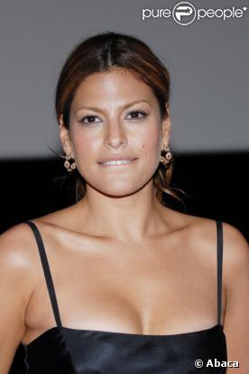 Eva Mendes lors de la promotion de son dernier film, Live.