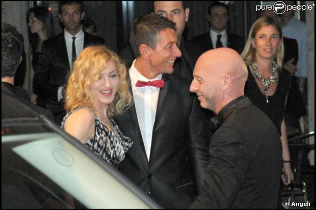 Madonna entourée de Dolce & Gabbana et de Jesuz Luz hier soir à Milan 
