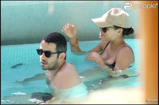 La star hollywoodienne Rosario Dawson et son amoureux, le DJ français Mathieu Schreyer, se la coulent douce lors du 7e Festival Global d'Ischia, en Italie, le 15 juillet 2009 !