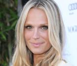 Molly Sims, à l'occasion du premier anniversaire de la boutique 3.1 Phillip Lim, à Los Angeles, le 15 juillet 2009 !