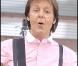 Paul McCartney donnant un concert sur les toits du Ed Sullivan Theater à New York pour le David Letterman Show le 15 juillet 2009