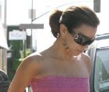 Eva Longoria fabuleuse en robe rose dans les rues de L.A jeudi 16 juillet 2009