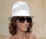 Kate Walsh déjeune en terrasse avec une amie, à Beverly Hills.