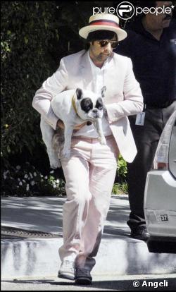 Jason Schwartzman, à la sortie de son hôtel à West Hollywood, à Los Angeles, en juillet 2009 !