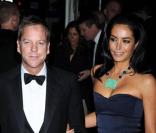 Kiefer Sutherland et  sa compagne Siobhan Bonnouvrier posent sur le tapis rouge du Costume Institute Gala le 4 mai 2009 