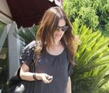 Rachel Bilson nous dévoile ses gambettes le 22 juillet 2009 à Los Feliz