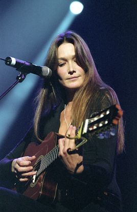 Carla Bruni se remet au travail