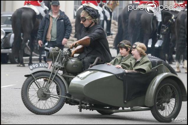 Emma Thompson sur le tournage de Nanny McPhee 2, à Londres. Juillet 2009