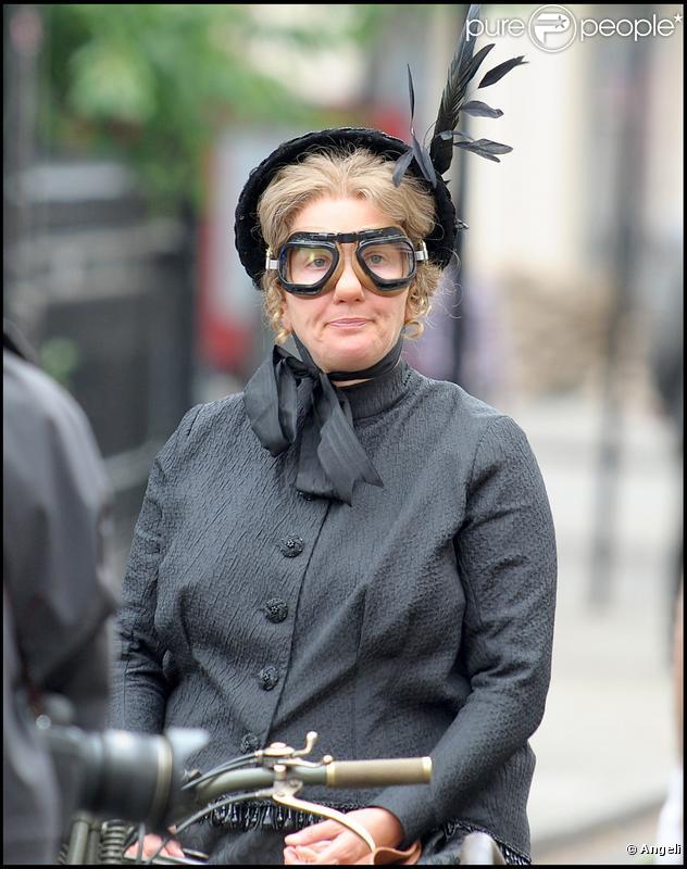 Emma Thompson sur le tournage de Nanny McPhee 2, à Londres. Juillet 2009