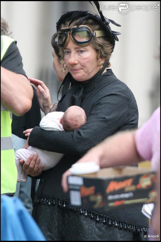 Emma Thompson sur le tournage de Nanny McPhee 2, à Londres. Juillet 2009