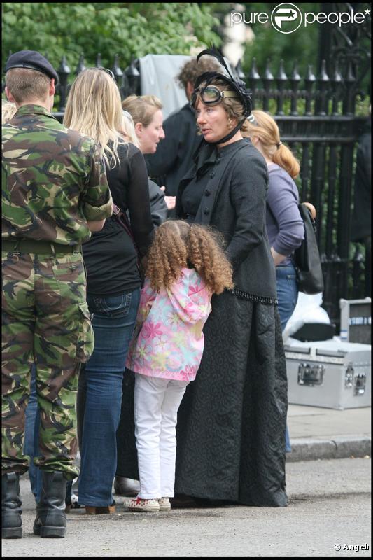 Emma Thompson sur le tournage de Nanny McPhee 2, à Londres. Juillet 2009