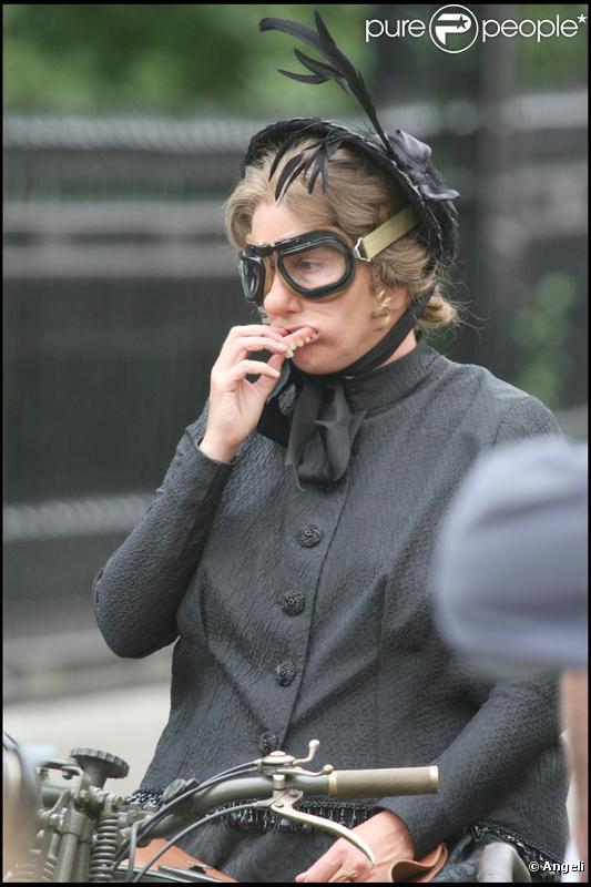 Emma Thompson sur le tournage de Nanny McPhee 2, à Londres. Juillet 2009