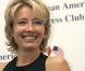 Emma Thompson retire ses dents... dans la rue de Londres ! Oui c'est vrai... Regardez !