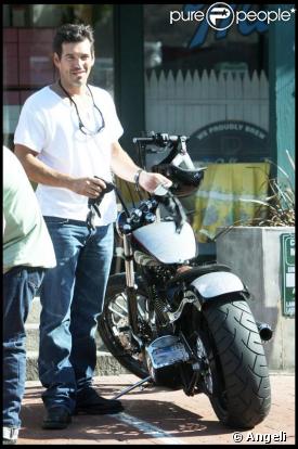 Eddie Cibrian et sa moto à Malibu en juillet 2009