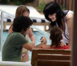 Adrian Grenier et Perrey Reeves passent une belle journée à Miami. 23/07/09