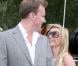 Geri Halliwell, obligée de se planquer derrière son boyfriend à cause de sa robe... vraiment trop courte !
