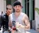 Quand Joel Madden, le chéri de Nicole Richie et futur papa, travaille ses muscles tatoués et se met... à l'écriture !