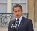 Nicolas Sarkozy se montre rassurant sur le perron de l'Elysée, le 29 juillet 2009 : il est en forme !