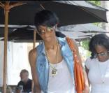 Ciara se promène dans Beverly Hills le 29 juillet 2009