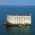 Fort Boyard : quand les créateurs du jeu jugent les anciens animateurs... ça fait mal !