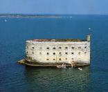 Fort Boyard : quand les créateurs du jeu jugent les anciens animateurs... ça fait mal !