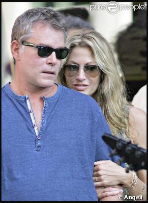 Ray Liotta et sa compagne Catherine Hickland à New York le 1er août 2009
