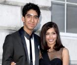 Freida Pinto et Dev Patel lors d'une projection en plein air de Slumdog Millionaire à Londres dans la Somerset House le 31 juillet 2009