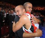 Tony Parker revient en équipe de France pour la fin des repêchages pour l'Euro 2009, tandis que son club de l'ASVEL fait venir son frère TJ comme dernière recrue !
