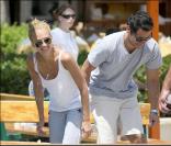 Jessica Alba dans un parc à Malibu avec sa fille, Honor et son mari, Cash Warren.