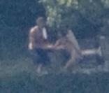 George Clooney et Elisabetta Canali, se promènent et vivent d'amour et d'eau fraîche, près du lac de Côme, le 9 août 2009 !